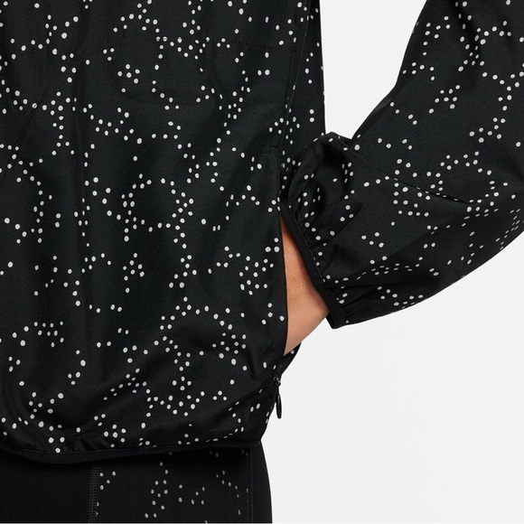 Nike Women Running Dri Fit Reflective Jacket - Picture 5 of 6